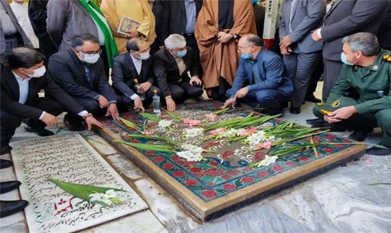 حضور وزیر ورزش و جوانان در گلزار شهدای قم