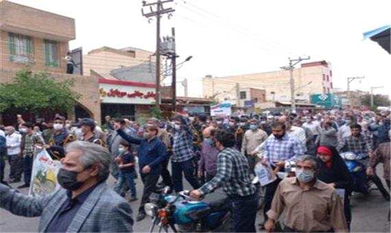 مردم قم در محکومیت حرکات هنجارشکنانه اخیر در کشور راهپیمایی می‌کنند