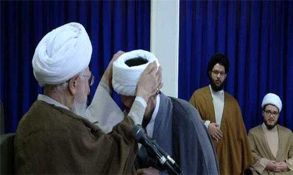 عمامه‌گذاری طلاب به دست مراجع تقلید در قم