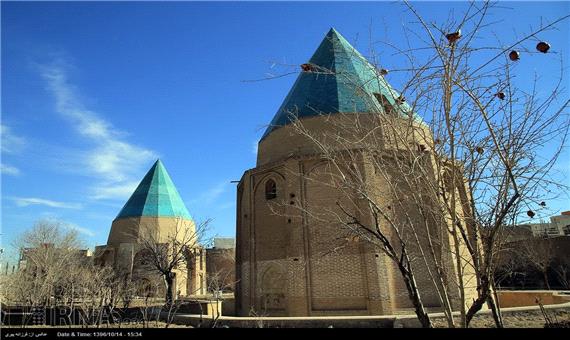 مقابر گنبد سبز مدفن احیا کنندگان قم در دوره اسلامی