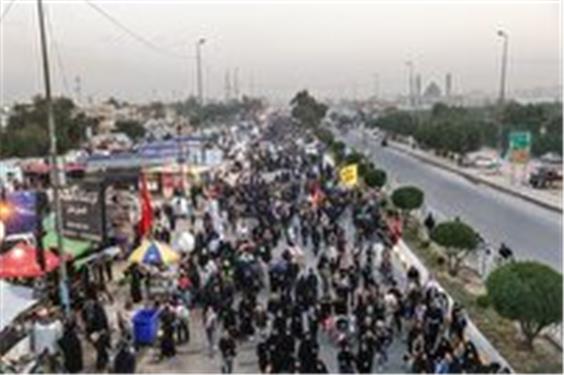 عرض ارادت به سرور آزادگان جهان در مسیر نجف کربلا