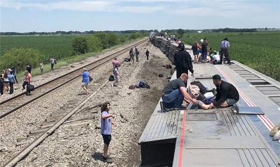 واژگونی قطار در آمریکا بر اثر برخورد با کامیون؛ 3 کشته و 50 مجروح به‌جای گذاشت