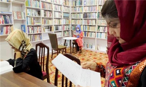 ادامه تحصیل دختران افغان در کتابخانه!
