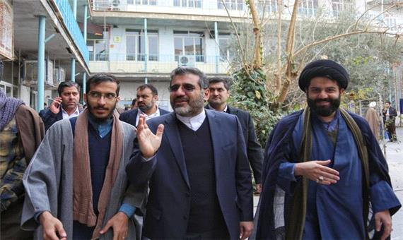 وزیر فرهنگ و ارشاد اسلامی از مدرسه حقانی قم بازدید کرد