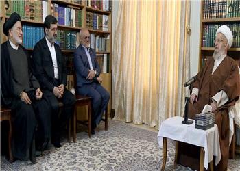 آیت الله مکارم شیرازی: مهار گرانی باید در اولویت دولت قرار بگیرد