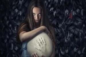 شیطانی که در روح تخم میگذارد: فیلم جوجه کشی Hatching + عکس