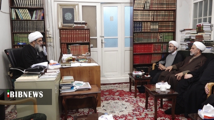 در راهپیمایی‌ها، تصاویر و بیانات امام راحل بیشتر مورد توجه قرار بگیرد