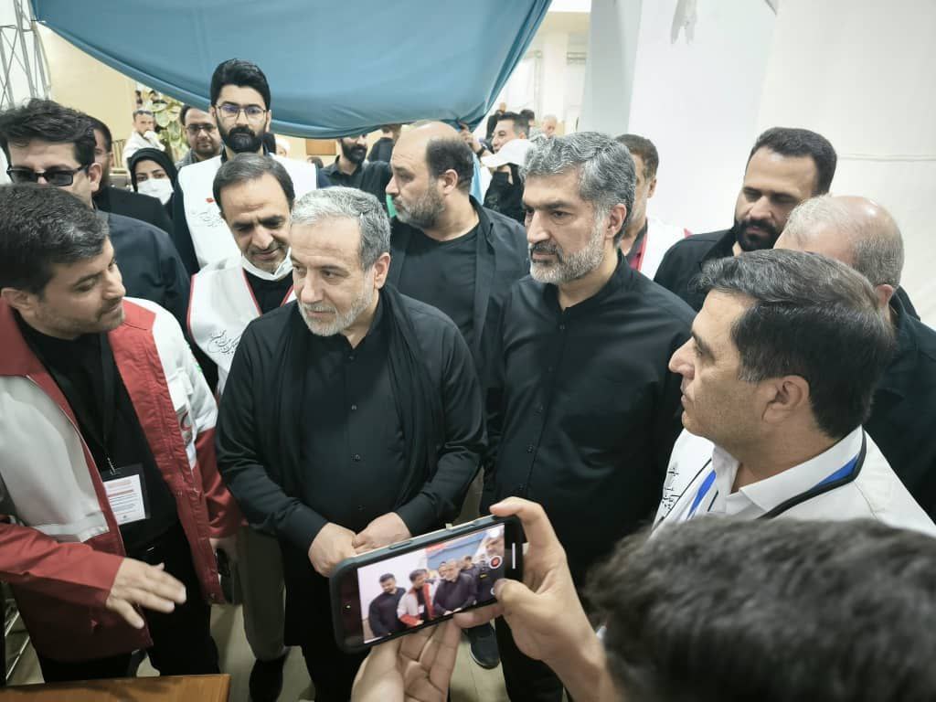 بازدید عراقچی از روند ارائه خدمات به زائران ایرانی در نجف