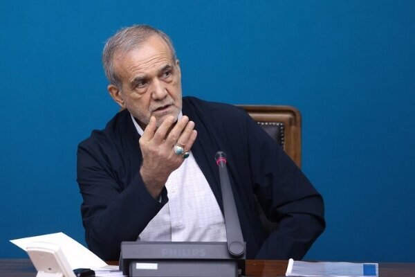 پزشکیان: مدیر پروازی به درد نمی‌خورد؛ متخصصان دلسوز و بومی به خدمت گرفته شوند