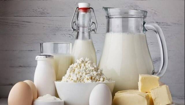 نقش مایعات و لبنیات در افزایش میزان شیر مادر