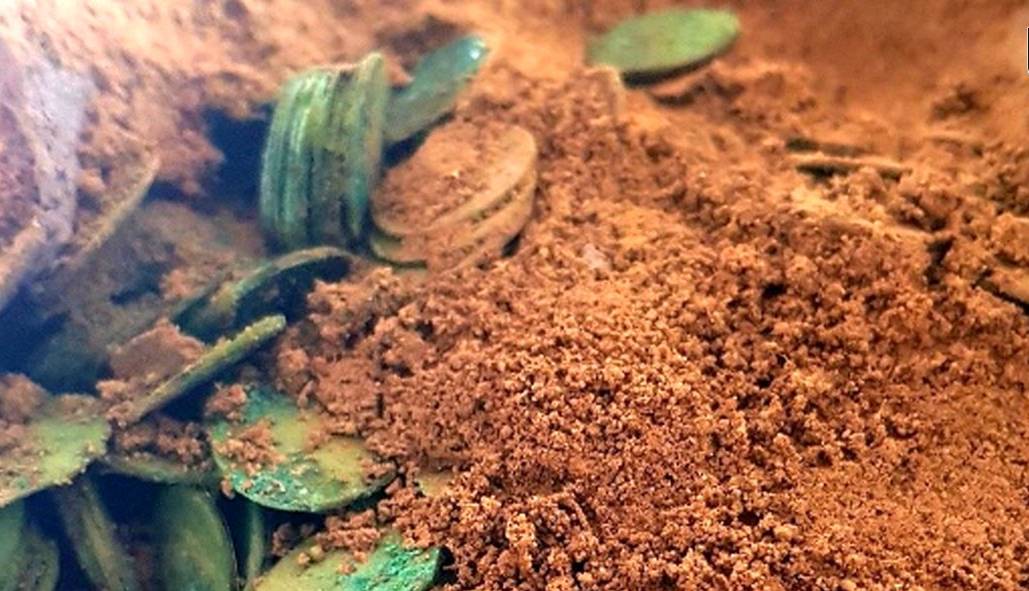 مردی دنبال قطعۀ گمشدۀ «تراکتور» می‌گشت، «کوزۀ گنج ۴۰۰ ساله» را پیدا کرد
