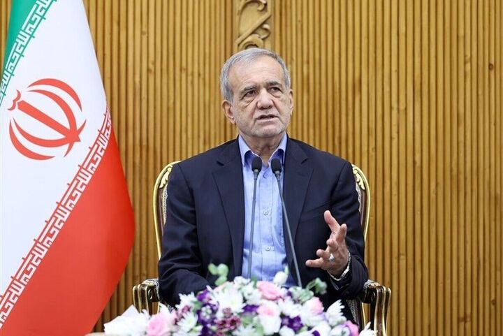 رئیس جمهور: اینکه بری پشت تریبون و هر چیزی از دهنت در بیاید و بگی، خیانت به وحدت است