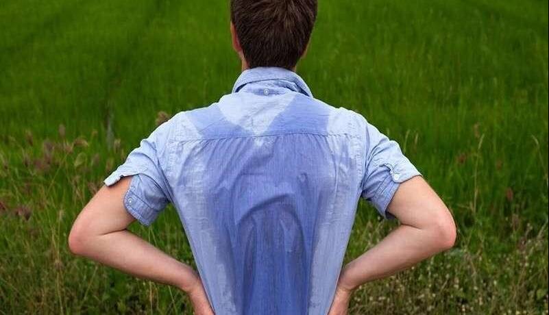 علت زیاد عرق کردن بدن چیست؟