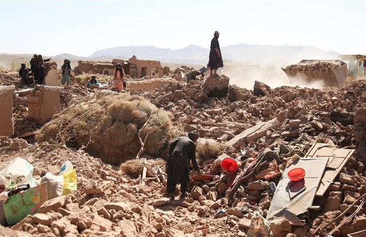 زلزله در افغانستان جان ۲۷۰ نفر را تا کنون گرفت