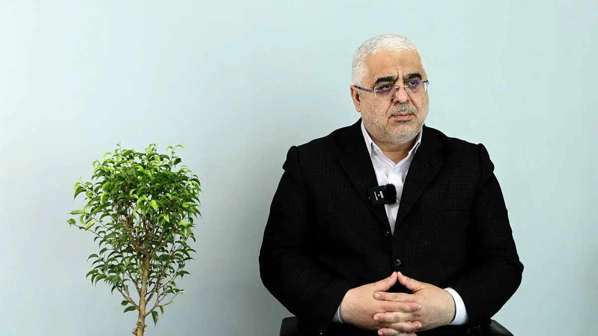 نماینده ادوار مجلس: احمدی‌نژاد که تحریم یک تکه کاغذ است باید بیاید و پاسخ بدهد