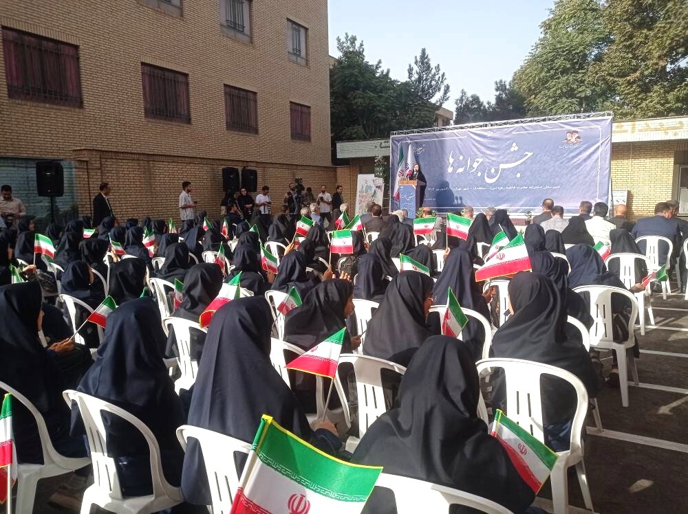 ورود کلاس هفتمی‌ها به دبیرستان