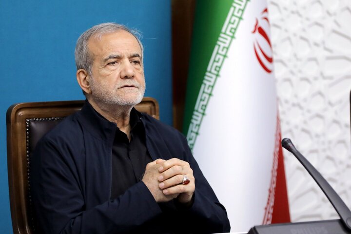 پزشکیان: به مقام معظم رهبری پیشنهاد دادم که پایتخت را به سمت خلیج فارس منتقل کنیم