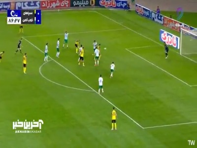 گل سپاهان به ذوب آهن که بعد از بررسی توسط VAR گل مردود اعلام شد