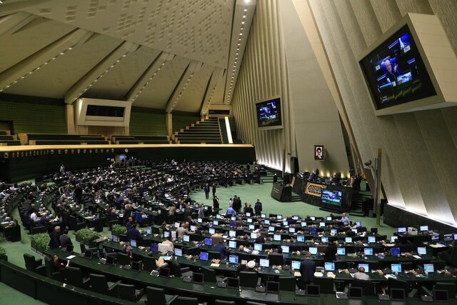 مجلس از مدال‌آوران و کادر فنی تیم‌های ملی کشتی آزاد و فرنگی تقدیر کرد