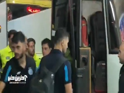 سحرخیزان با چشمانی بانداژ شده سوار اتوبوس شد