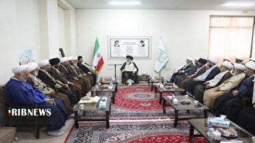 انتقاد آیت الله حسینی بوشهری از برخورد گزینشی رسانه‌ها نسبت به روحانیت