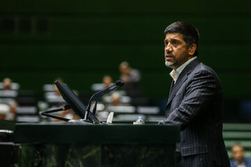 نمایندگان خطاب به رئیس جمهور: به علیرضا دبیر نشان خدمت اهدا گردد