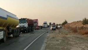 تصادف شاخ به شاخ تانکر سوخت با سمند