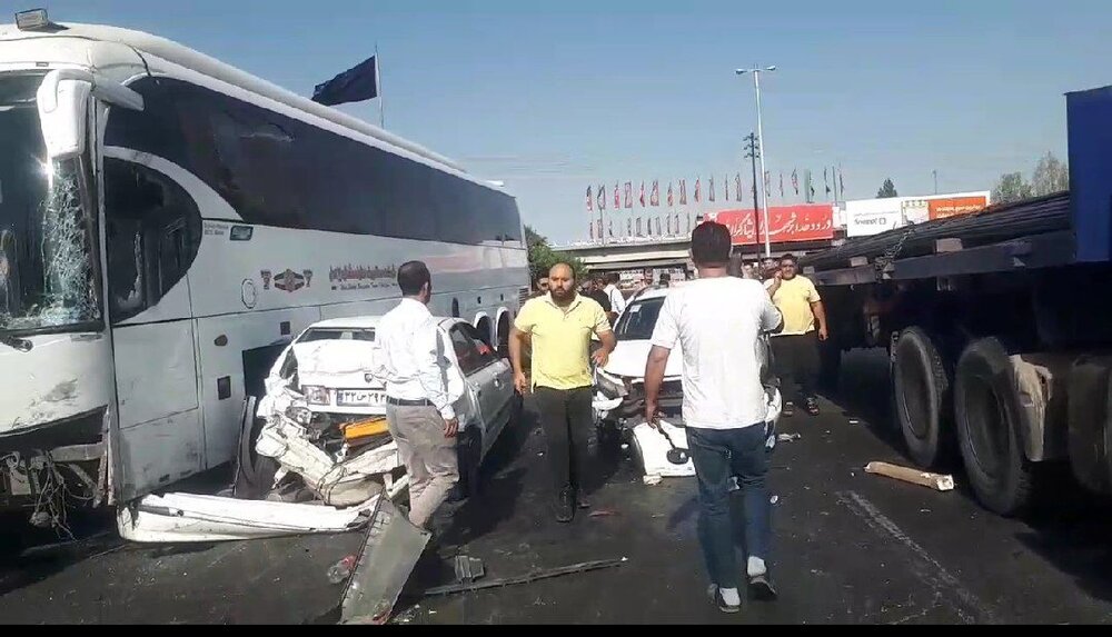 تصادف زنجیره‌ای در اتوبان تهران–کرج ۳ فوتی برجا گذاشت