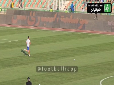 تشویق سعید سحرخیزان توسط هواداران استقلال در آستانه بازی با آلومینیوم اراک