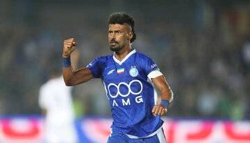 پوستر استقلال به مناسبت رسیدن رامین رضاییان به رکورد ۵۰ بازی