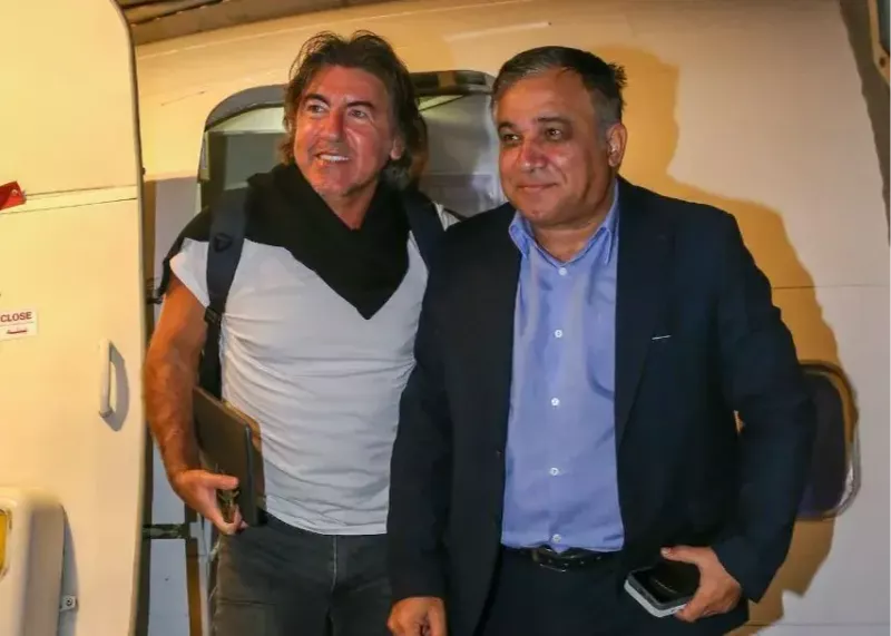 واکنش تاجرنیا به شایعات مدیریتی؛ لبخند و سفر!