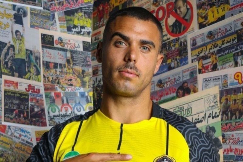 نمایش فیلم لحظه تمدید قرارداد ریکاردو آلوز با تراکتور