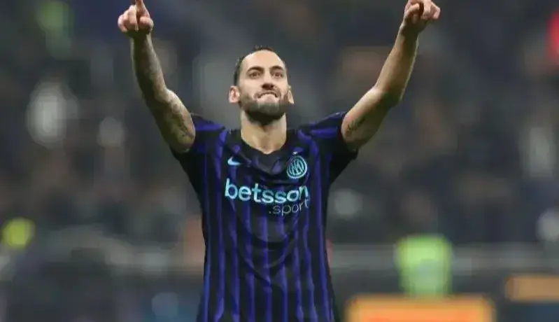 اهدای جایزه مهم فوتبال ترکیه به چالهان‌اوغلو