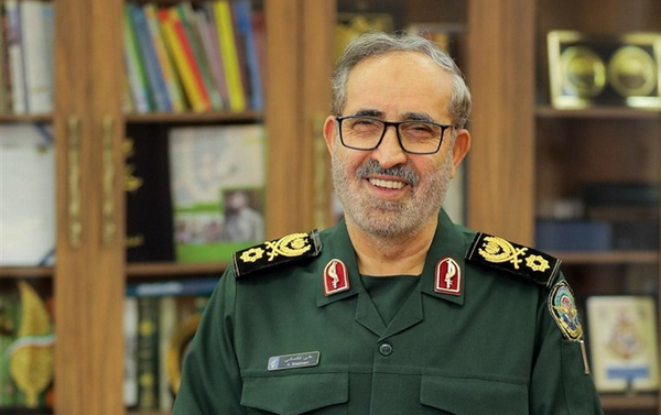 انتشار برای نخستین‌بار؛ تصویری از شهید شادمانی در کنار رهبر انقلاب