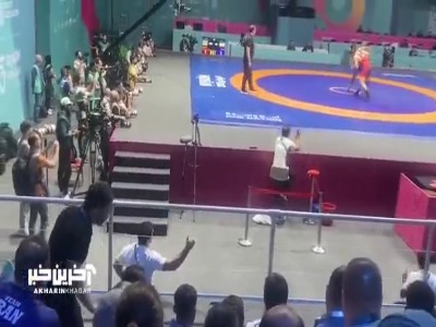 جنب و جوش علیرضا دبیر رییس فدراسیون کشتی در جریان مسابقه هادی ساروی