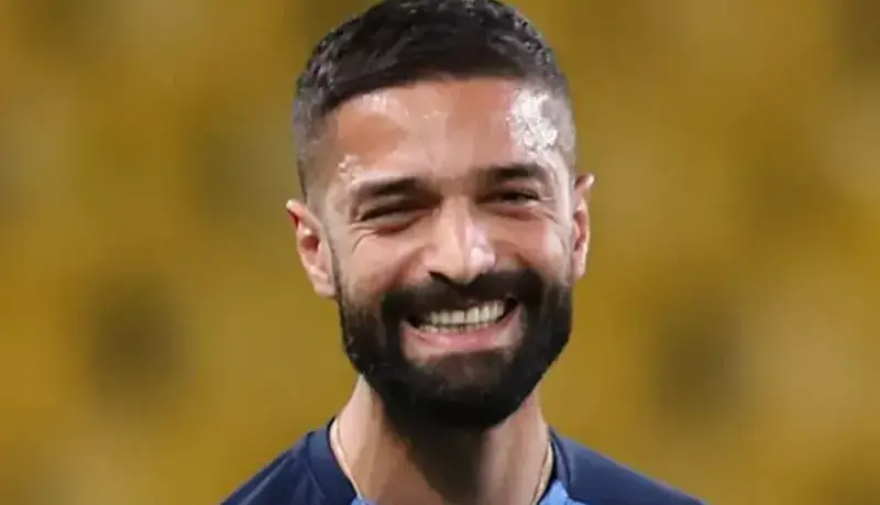 اخراج موقت مدافع استقلال