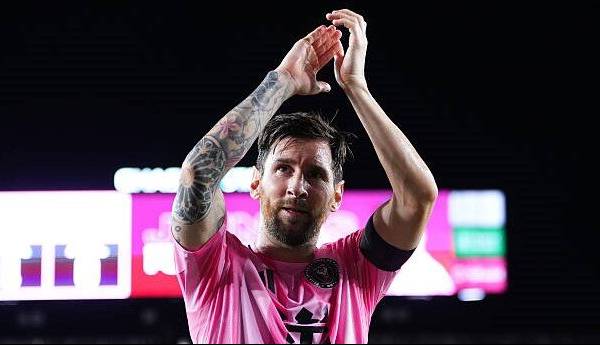 مسی به رکورد ۱۳۰۰ رسید!