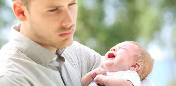 پدرها هم افسردگی بعد از زایمان می‌گیرند!