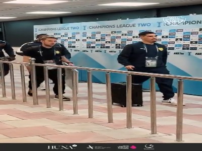 ورود بازیکنان الوصل پس از تاخیر یک ساعته به ورزشگاه