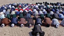 نماز طلب باران در بستر خشکیدۀ هامون