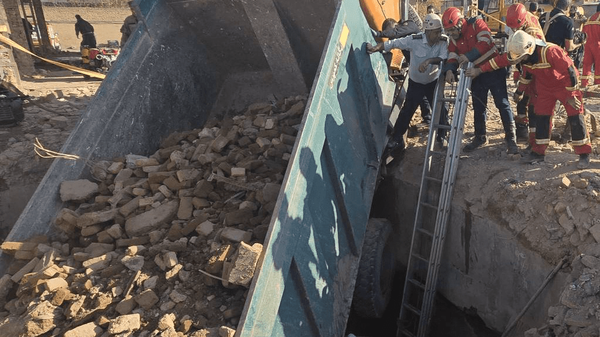 سقوط مرگبار کامیون در گودال بزرگراه لشکری