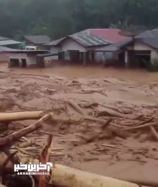 تصاویر هولناک از سیل، رانش زمین، فوران آتشفشان و زلزله شدید در اندونزی!