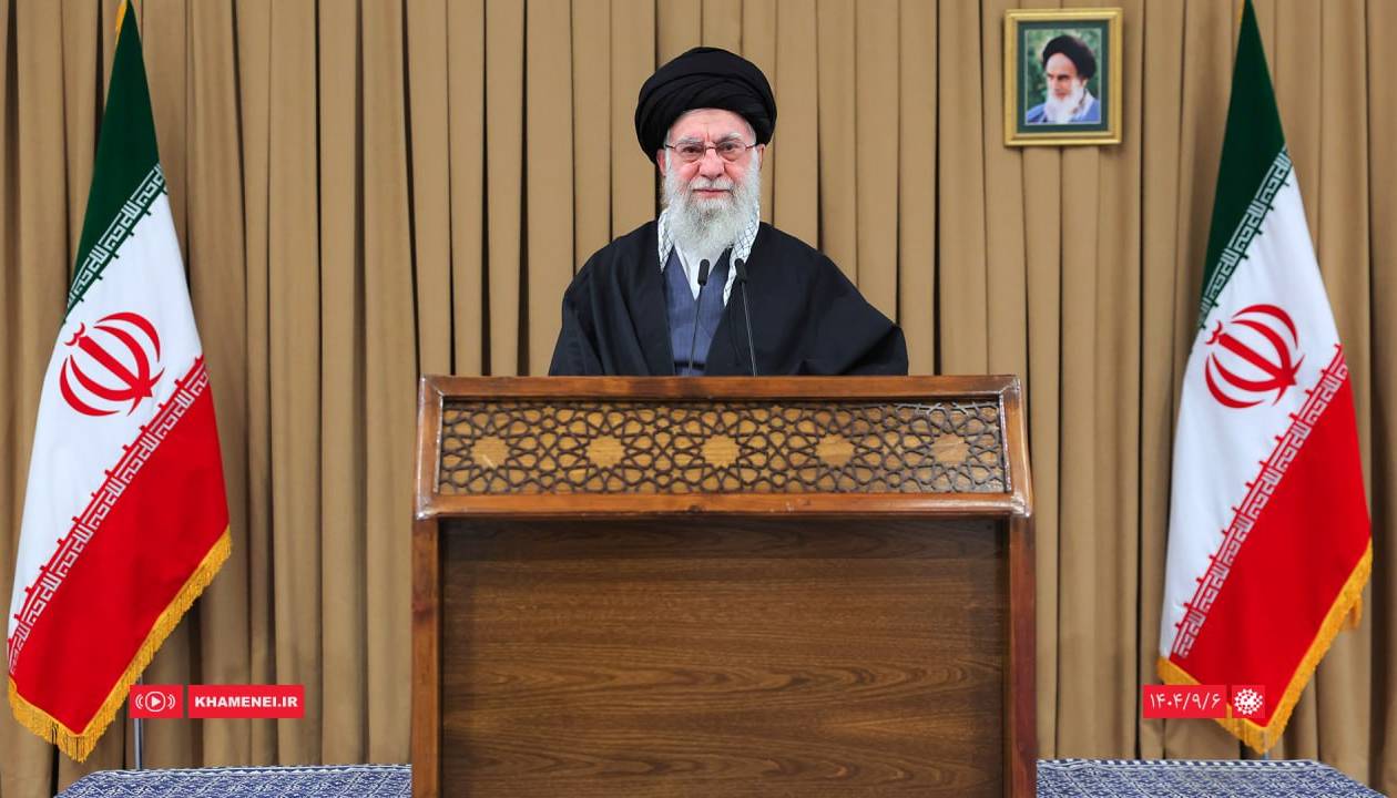 آغاز سخنرانی تلویزیونی رهبر انقلاب اسلامی