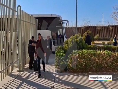 لحظه ورود تیم پرسپولیس و شمس آذر به ورزشگاه