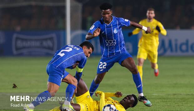 لطیفی: استقلال در زمین بزرگتر ندارد