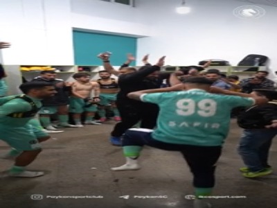 رقص مازنی در رختکن به افتخار گلزن و پاسور!