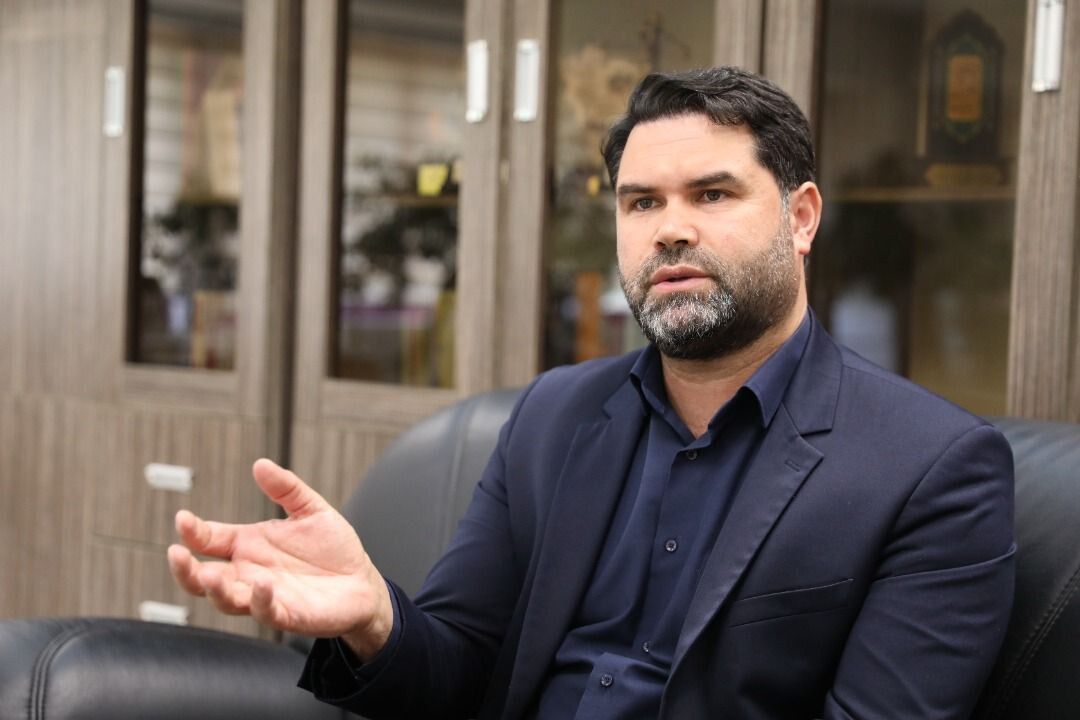 معاون سابق وزارت ورزش: بعضی مدیران حتی اختیار جابه‌جایی یک نیروی خدماتی را هم ندارند