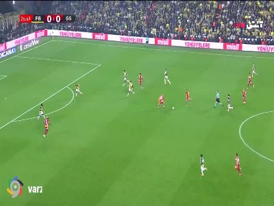 حرکت تماشایی؛ گل اول گالاتاسرای توسط لروی سانه در دقیقه ۲۷