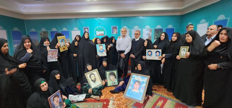 پزشکیان در دیدار مادران و همسران شهدا: امنیت و آرامش امروز ایران مرهون مظلومیت شهدا و صبوری شماست