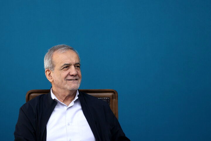 پزشکیان: برخی می‌گویند دولت دارد اینجا را نابود می‌کند، مگر من دیوانه‌ام؟